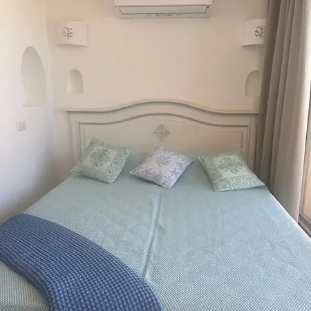 Con Vista Mare E Piscina, Costa Smeralda مارينيلاّ